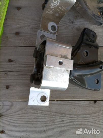 Подушка двигателя renault logan