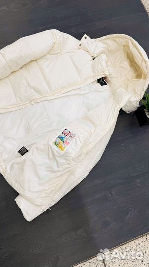 Пуховик мужской Prada молочного цвета