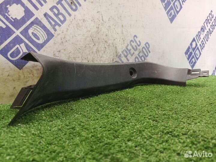 Обшивка крышки багажника правая Mazda 3 Bk хэтчбек