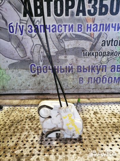 Замок двери задний левый Mitsubishi Outlander 3