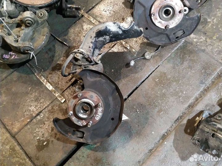 Поворотный кулак Nissan Primera P11 ga16de qg18de
