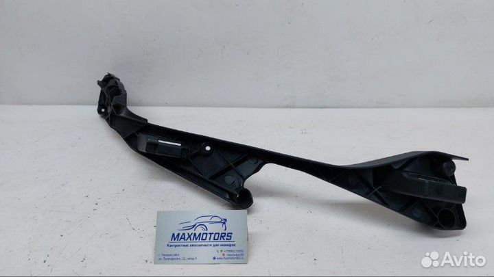 Кронштейн фары передний правый Land Rover