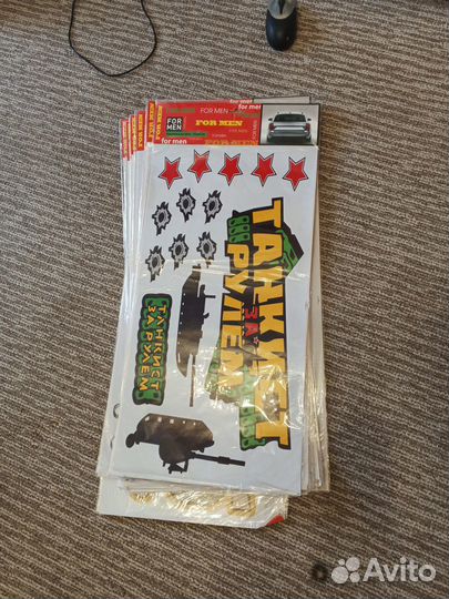 Декоративные наклейки на стену