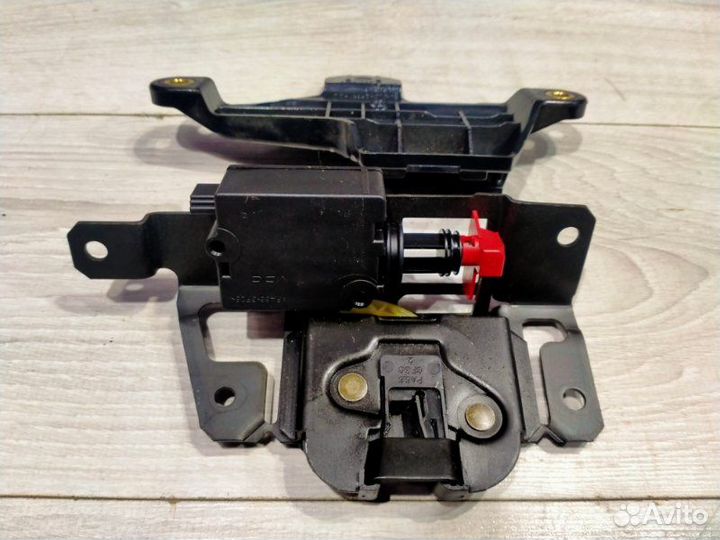 Замок крышки багажника Bmw X3 E83 M54B25 01/2006