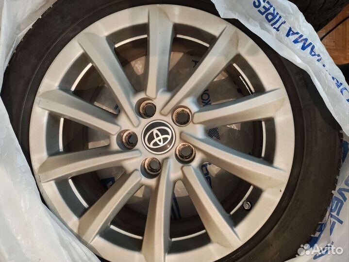 Комплект колеса на camry 215/55 r17