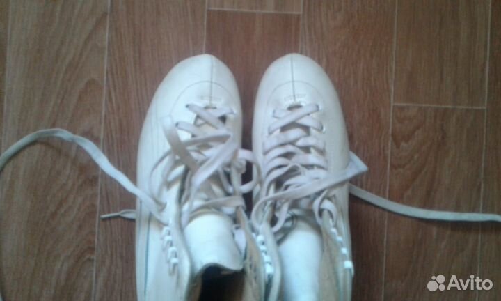Продам фигурные коньки 38 размер