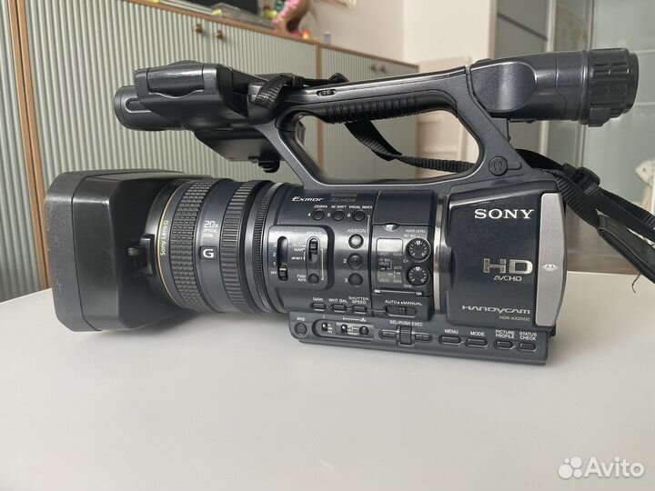 Видеокамера Sony HDR-AX2000E