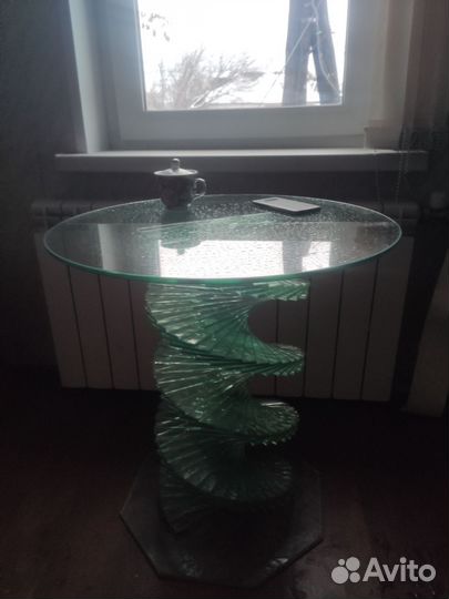 Стеклянный столик