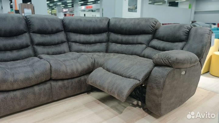 Угловой диван с реклайнером в наличии