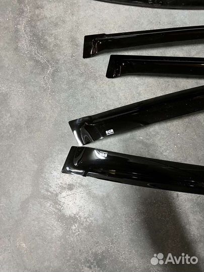 Дефлекторы стекол, капота, спойлер задний. LX