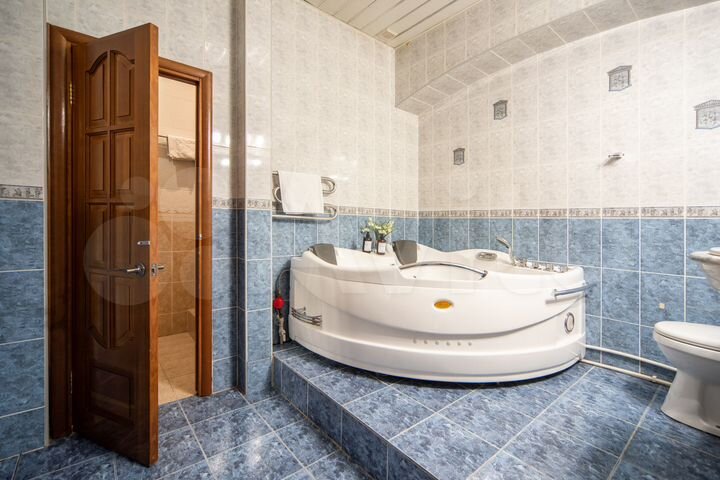 5-к. квартира, 140 м², 4/6 эт.