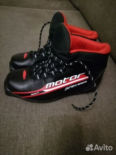 Лыжные ботинки