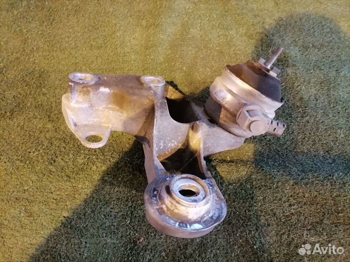 Опора двигателя (подушка двс) левая 8E0199351N Aud