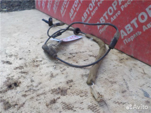 Датчик abs передний правый Toyota Rav 4 XA30 1azfe