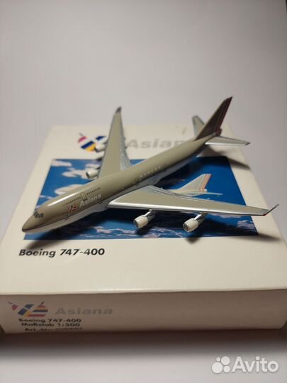 Модель самолета Asiana Airlines B 747 Herpa 1/500