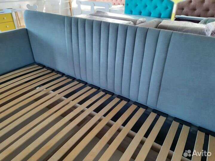 Мягкая кровать Тахта на металлокаркасе с ящиком