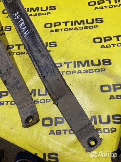 Крепления бензобака Opel Astra H