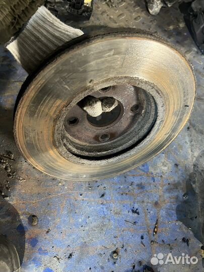 Тормозной диск передний Mazda Verisa Demio