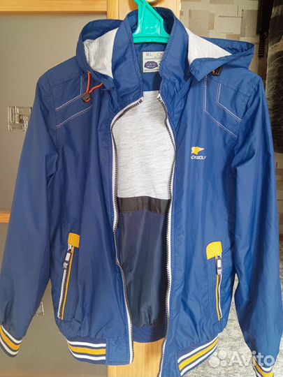Тонкая ветровка 42 р