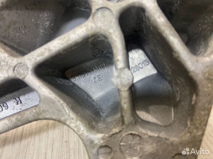 Кронштейн опры МКПП Ford Kuga DR txda 2011