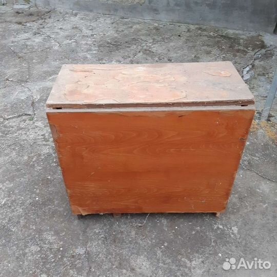 Деревянные столы