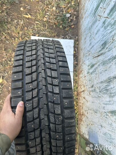 Dunlop SP Winter Ice 01 265/70 R16