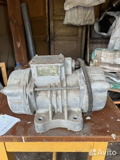 Вибромотор ив-98 36Вольт 3 фазы