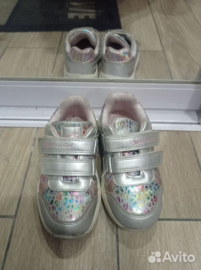 Кроссовки на девочку 27 размер