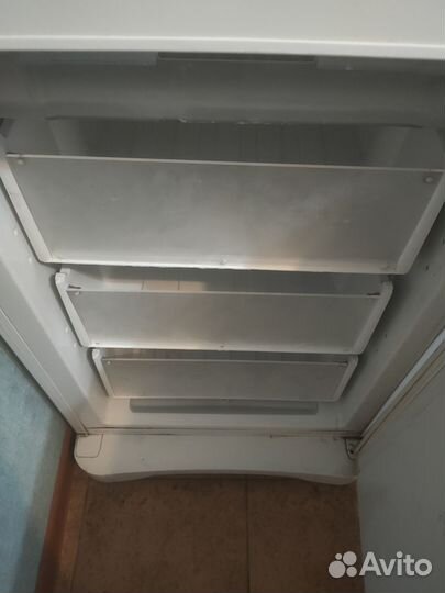 Холодильник бу indesit