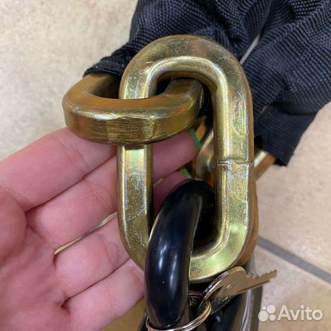 Толстая противоугонная цепь с замком