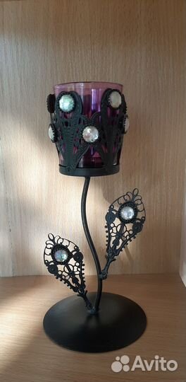 Фигурки из соломы и подсвечник