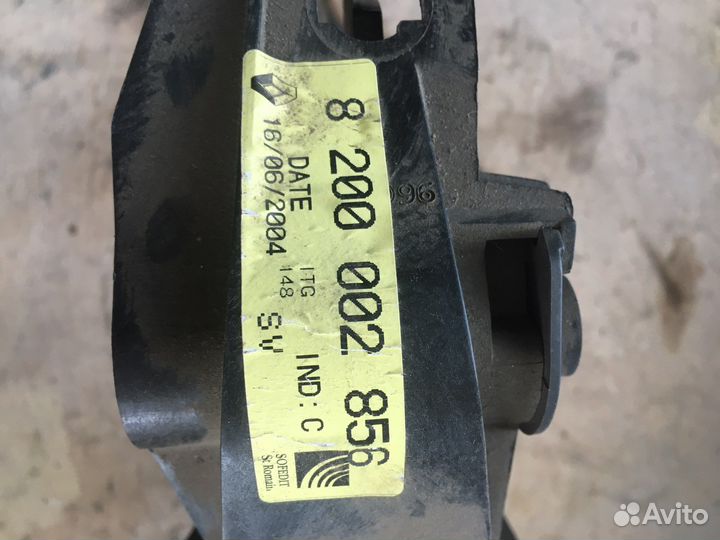 Педаль сцепления Рено Лагуна Renault Laguna 2