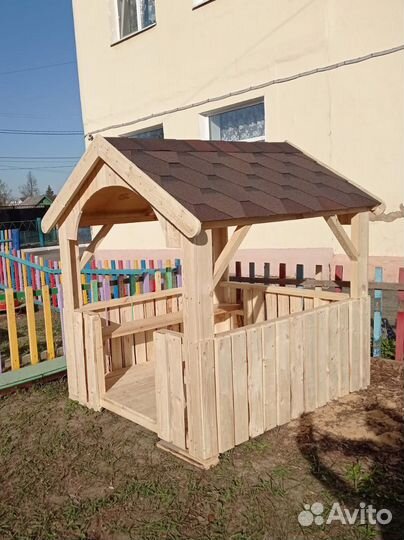 Детский деревянный домик