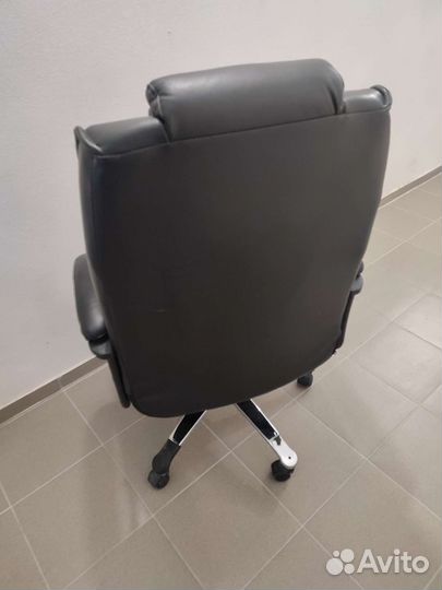 Кожанное кресло руководителя офисное компьютерное