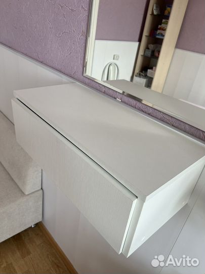 Зеркало настенное интерьерное и туалетный столик