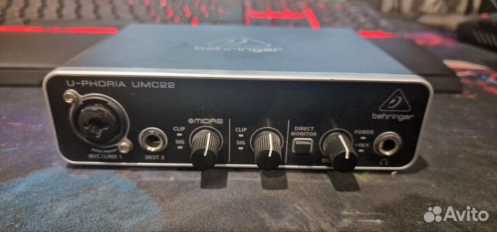 Внешняя звуковая карта behringer umc22