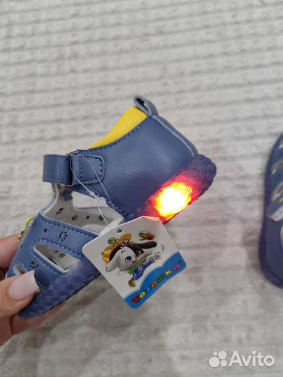 Сандалии для мальчика 21,23