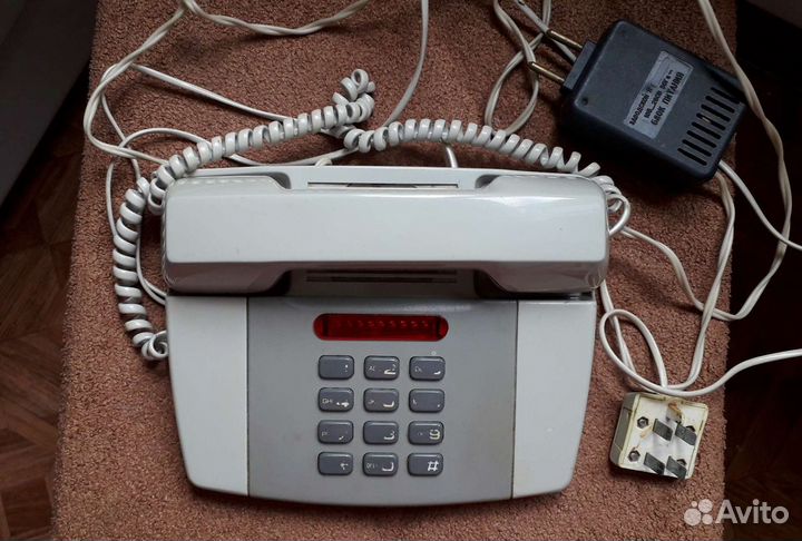 Телефонный аппарат импортный времен СССР