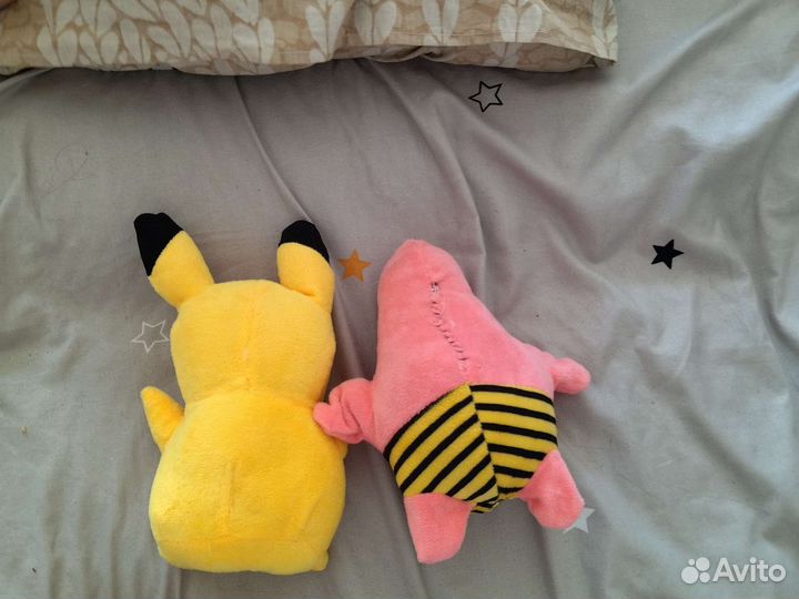 Плюшевые игрушки Пикачу и Патрик