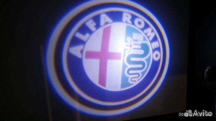 Проектор в двери автомобиля