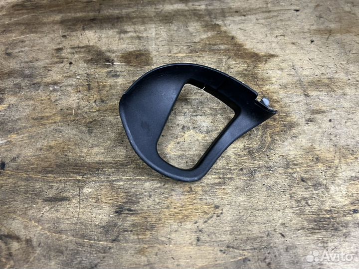 Накладка левая петли багажника BMW G30