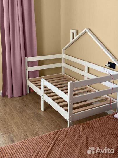 Кроватка от 2х лет из массива с бортиком Терем Инк