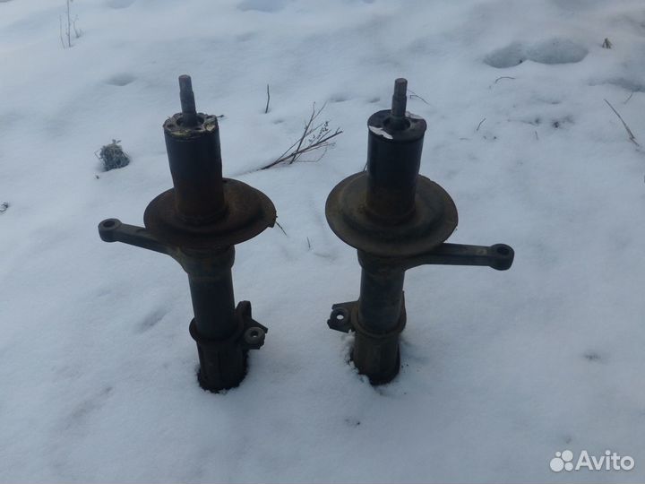 Продаю стойки передние на Ваз 2109 разборные