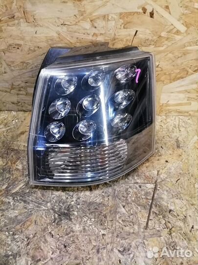 Фонарь правый Mitsubishi Outlander XL