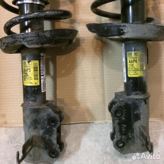 Передняя правая стойка Opel Astra J