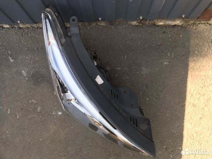 Фара ксеноновая передняя правая Hyundai Santa Fe