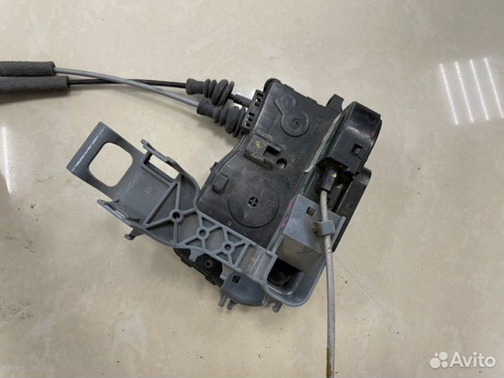 Замок боковой двери передний правый Hyundai Sonata