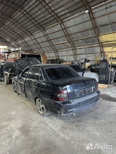 Зад кузова приора седан