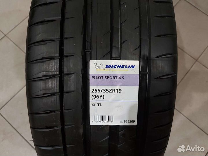 Michelin Pilot Sport 4 S 255/35 R19 96Y