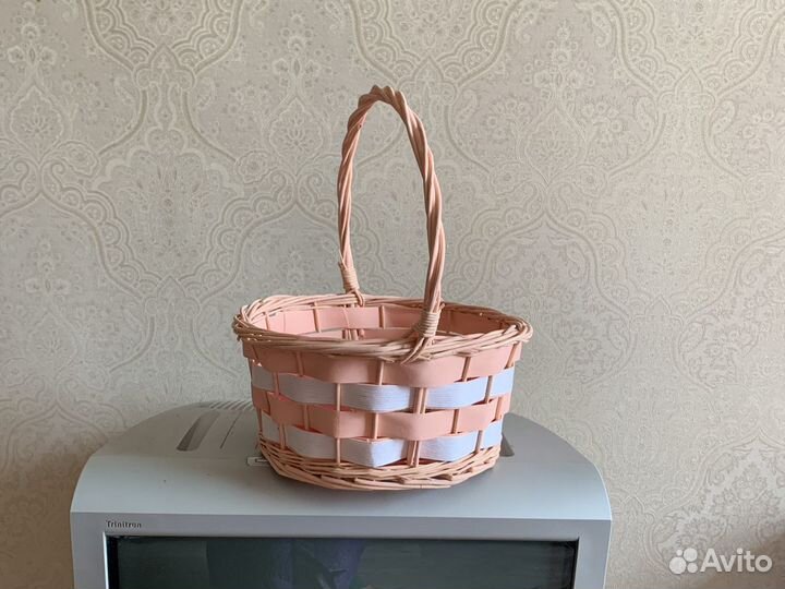 Корзина плетеная розовая